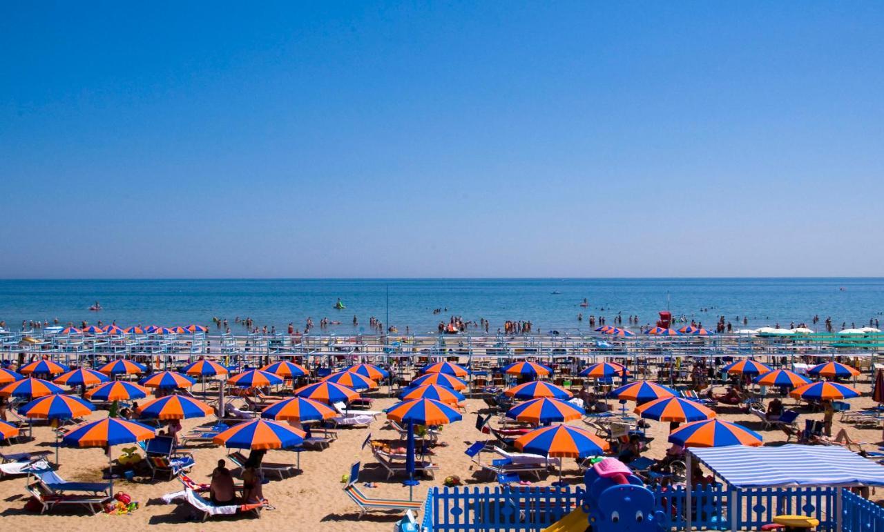 Hotel Maris Stella Riccione Kültér fotó
