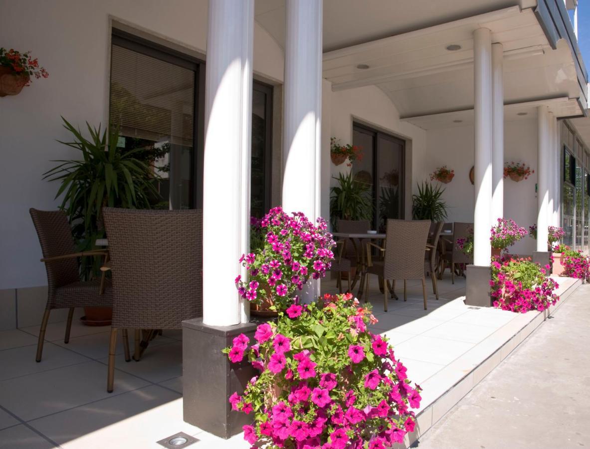 Hotel Maris Stella Riccione Kültér fotó
