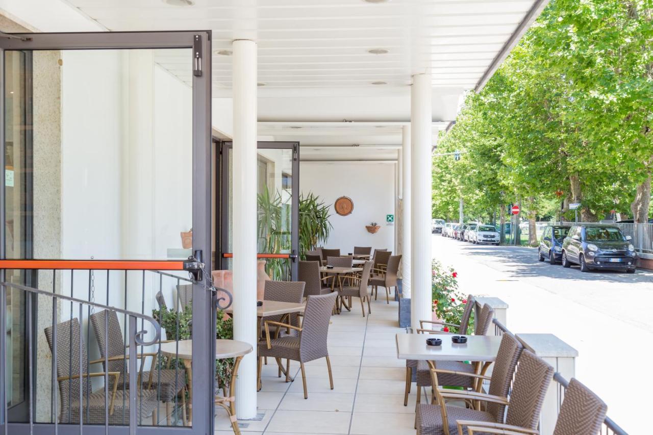 Hotel Maris Stella Riccione Kültér fotó