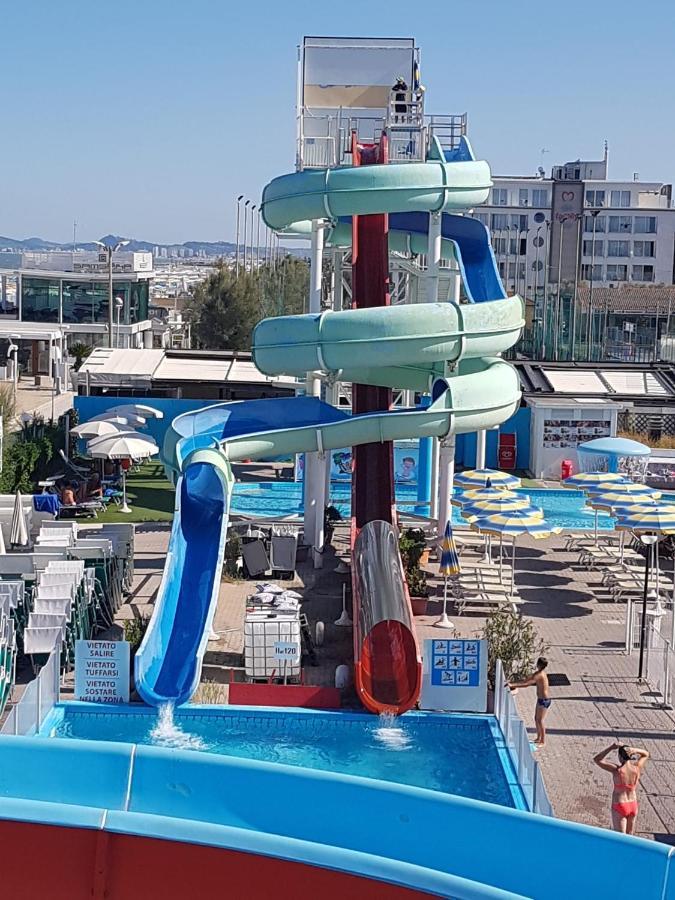Hotel Maris Stella Riccione Kültér fotó